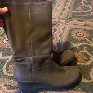 Pull on KEEN boots